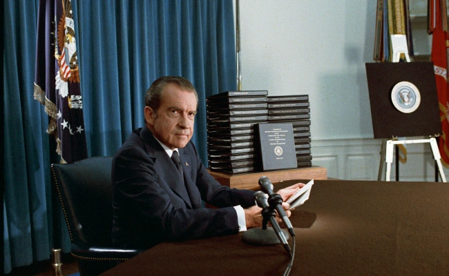 Präsident Nixon hebt den Goldstandard auf