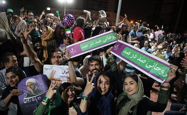 Iraner feiern den Wahlausgang